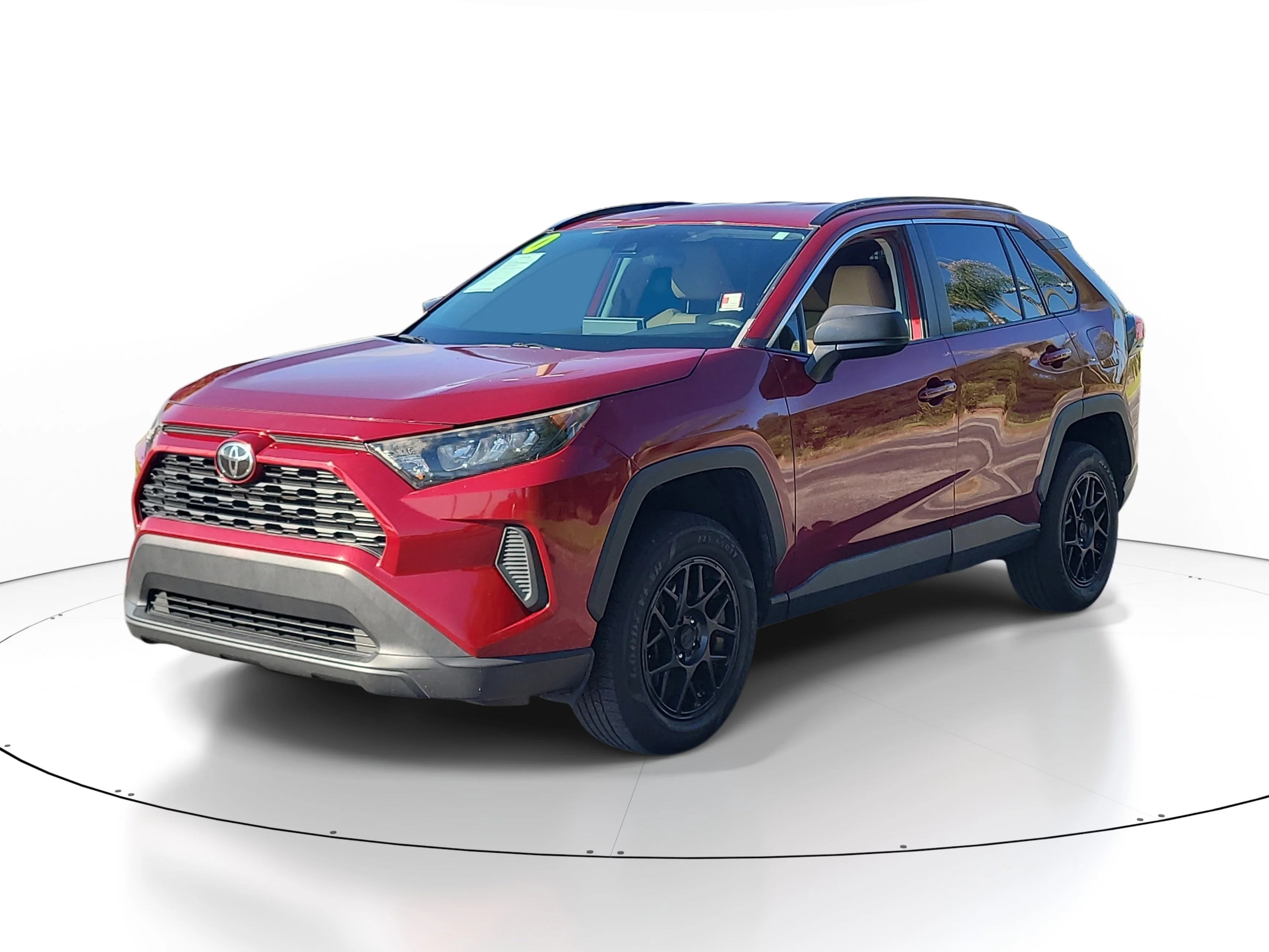 Used 2020 Pearl Toyota LE image 3