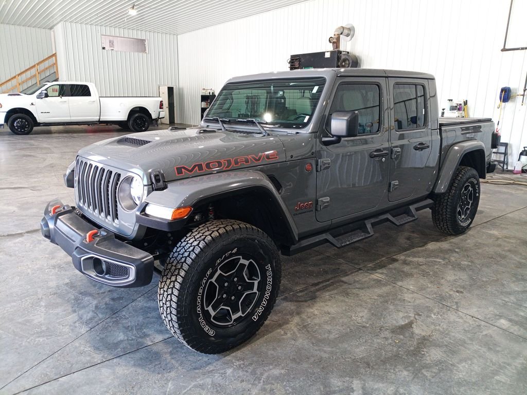 Used 2020 Gray Jeep Mojave image 1