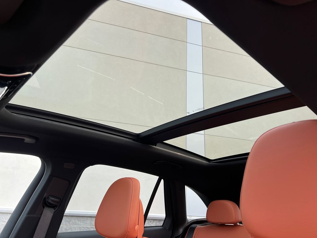 New 2026 Polar White Mercedes-Benz GLC 300 image 22