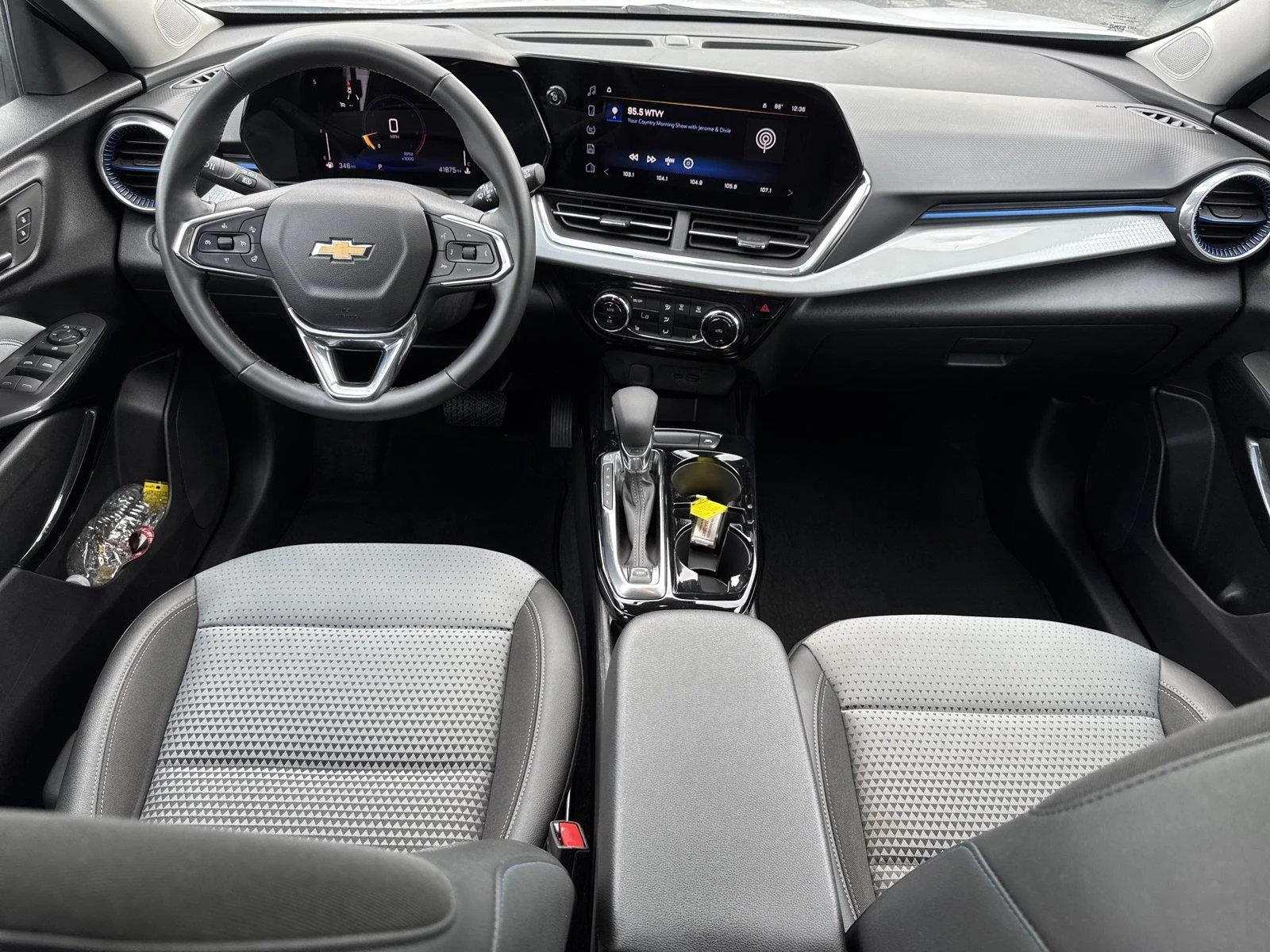 Used 2025 Summit White Chevrolet LT image 13