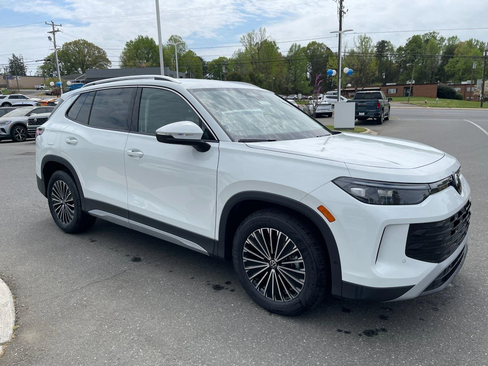 New 2026 pure white Volkswagen S image 7