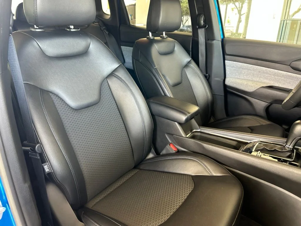 Used 2025 Blue Jeep Latitude image 24