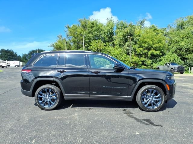 New 2026 Diamond Black Crystal Pearlcoat Jeep Limited image 8