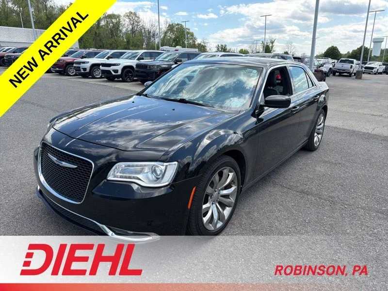 2019 Chrysler 300 Touring L's photo