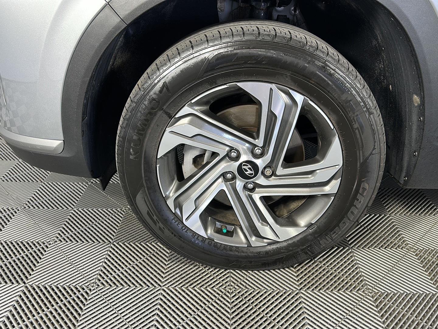Used 2021 Shimmering Silver Hyundai SE image 5