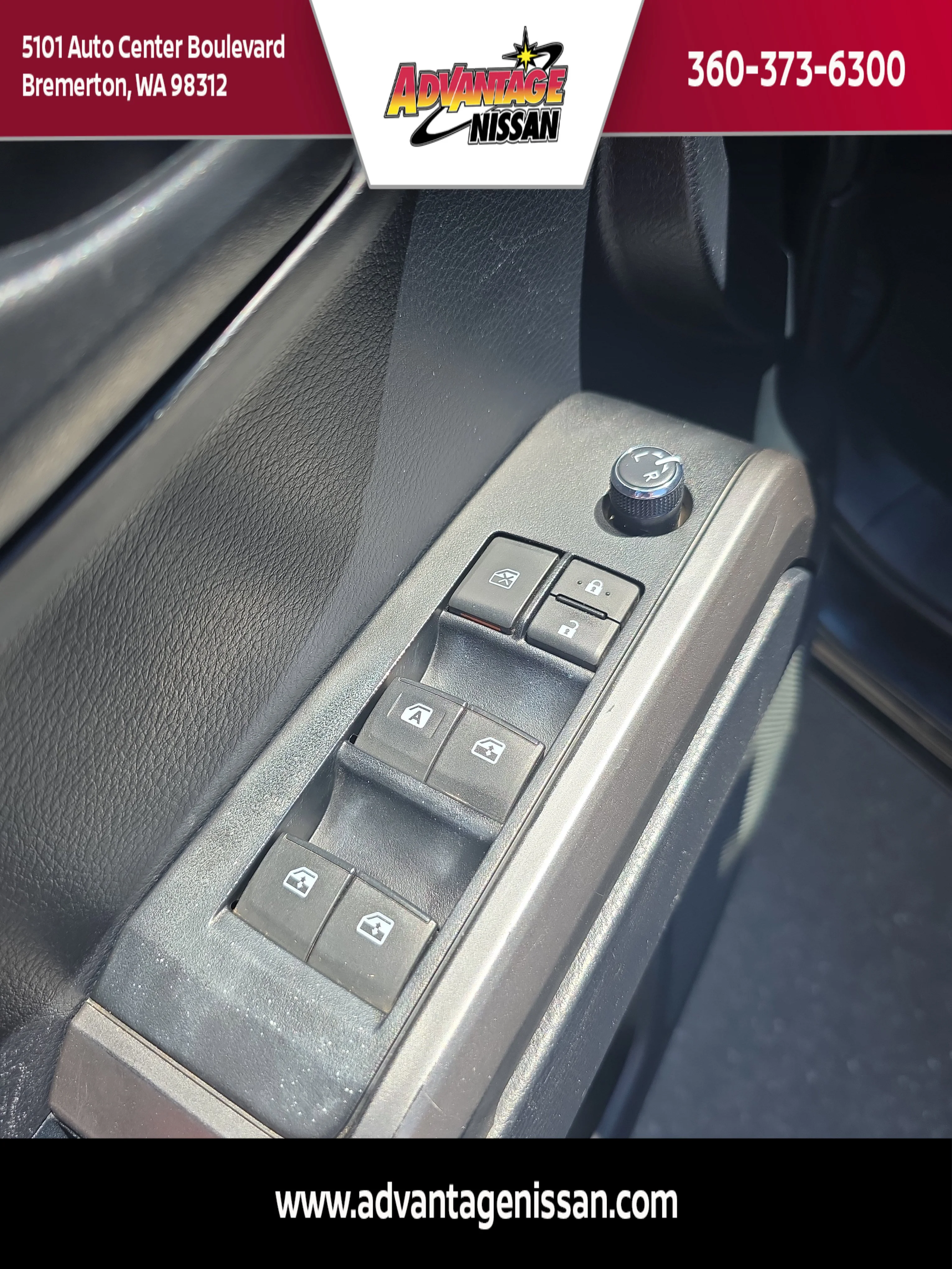 Used 2018 Midnight Black Metallic Toyota SR5 image 11