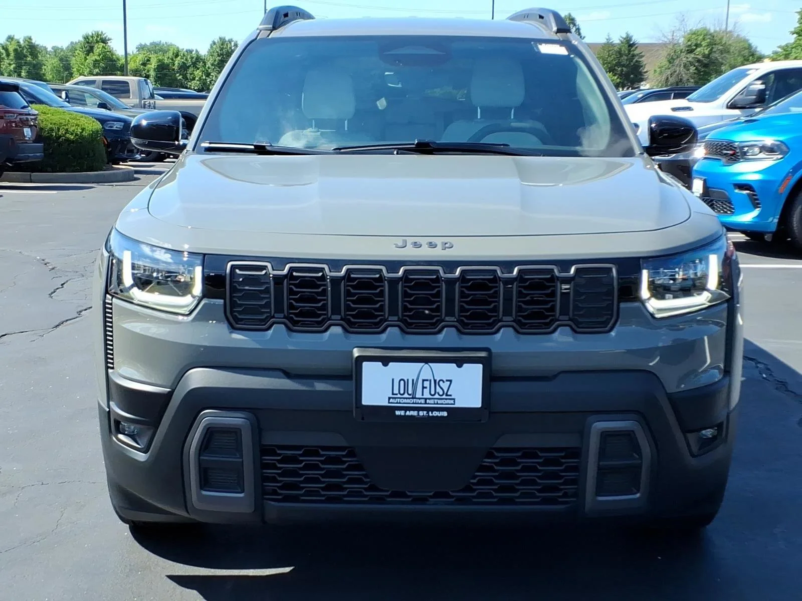 New 2026 Sting-Gray Clear-Coat Exterior Paint Jeep Limited image 23