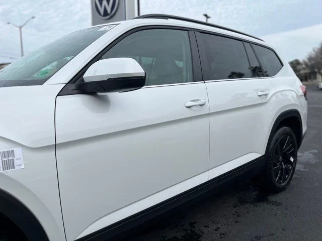New 2026 White Volkswagen 2.0T SE w/Technology image 4