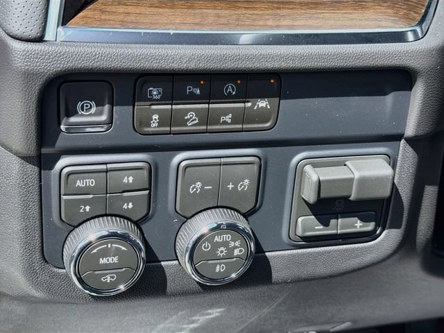 2026 Chevrolet Suburban High Country - Photo 11