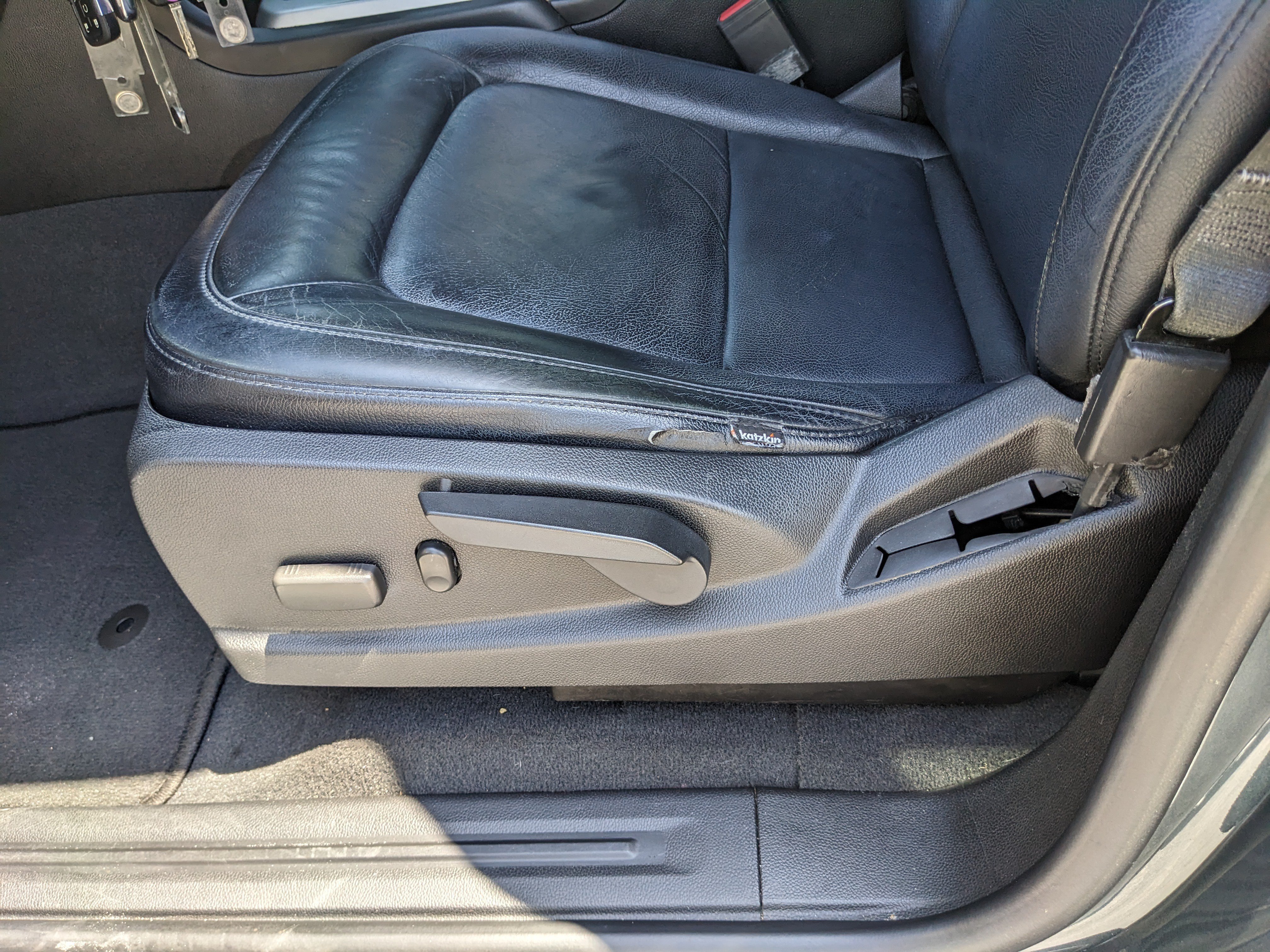 Used 2019 Shadow Gray Metallic Chevrolet 4WD LT image 18