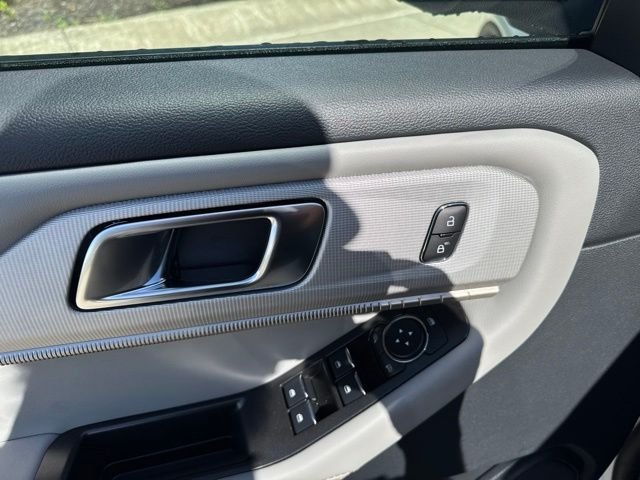 New 2026 Star White Metallic Tri-Coat Ford Active image 18