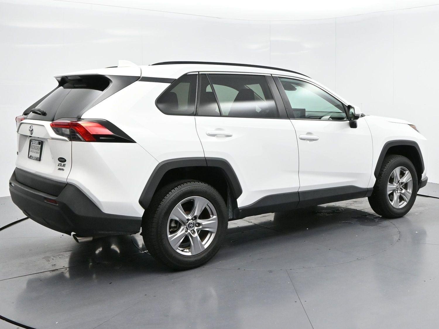 Used 2022 White Toyota XLE image 7
