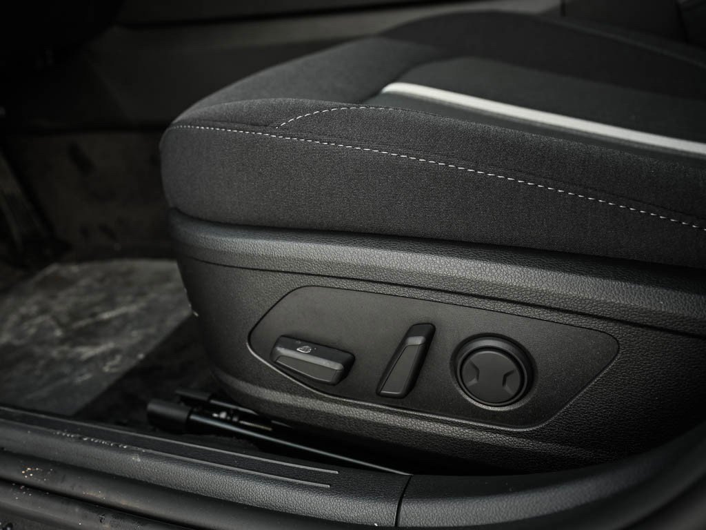 New 2026 Abyss Black Hyundai SEL FWD image 16
