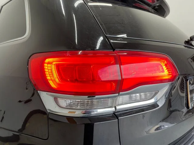 Used 2017 Diamond Black Crystal Pearlcoat Jeep Laredo image 34