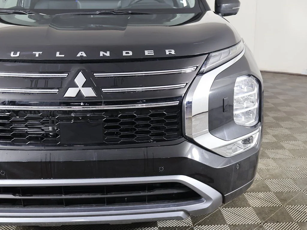 New 2026 Black Mitsubishi SE image 15