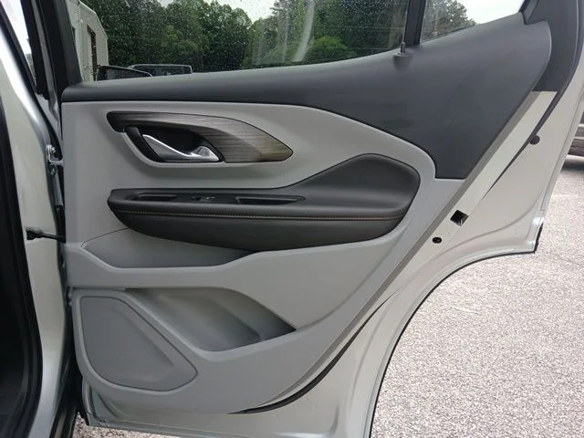 Used 2020 Silver GMC SLT image 20