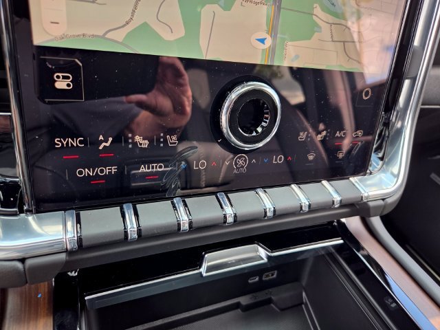2026 GMC Yukon Denali - Photo 10