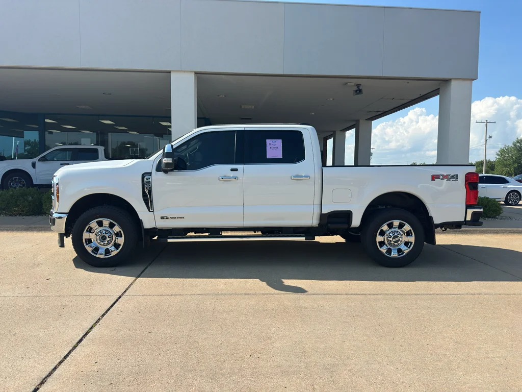 Used 2025 Star White Metallic Tri-Coat Ford LARIAT image 10