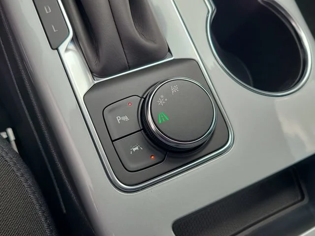New 2026 Summit White Chevrolet 2LT image 31