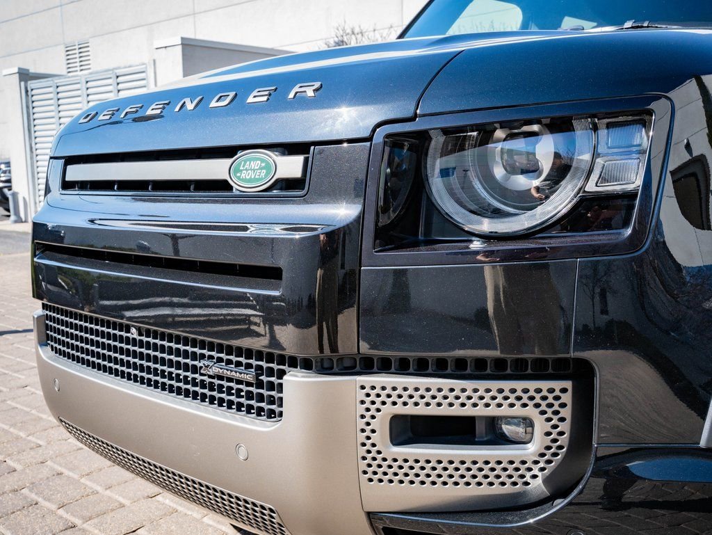 Used 2023 Black Land Rover X-Dynamic SE image 3