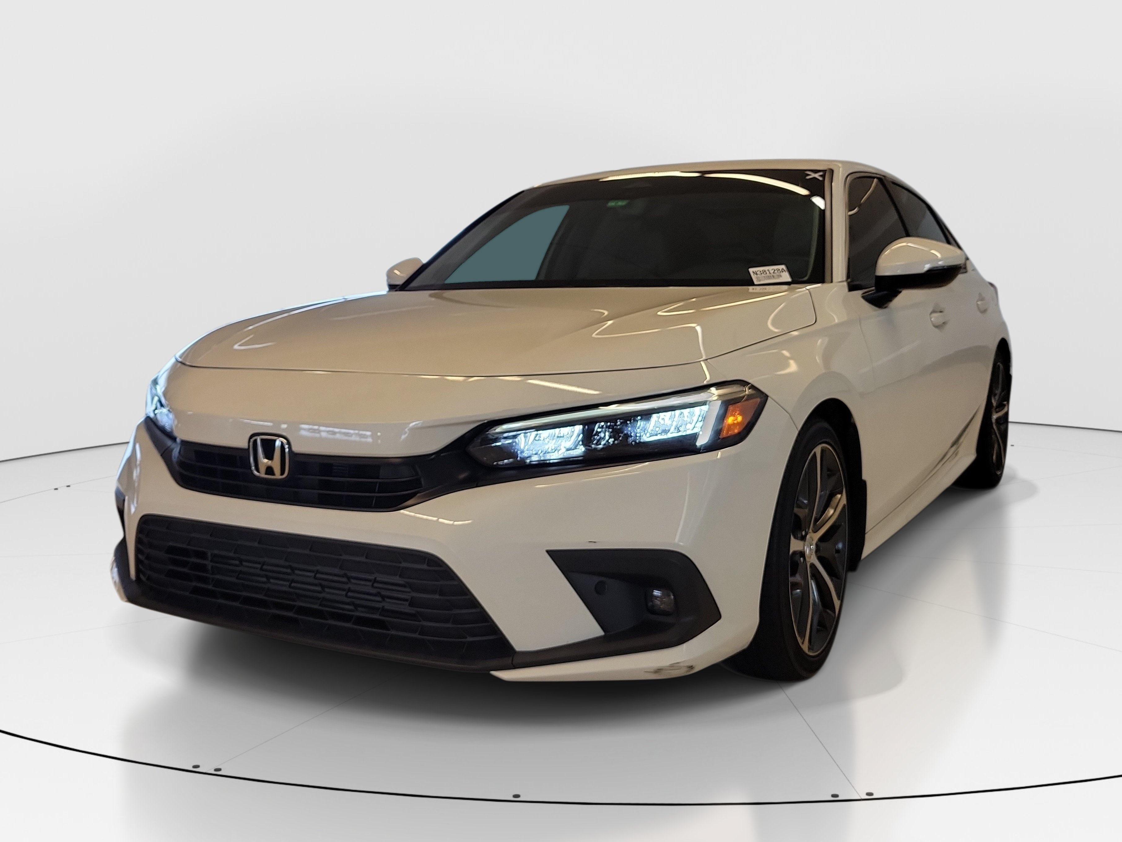 Used 2024 Platinum White Pearl Honda Touring image 4
