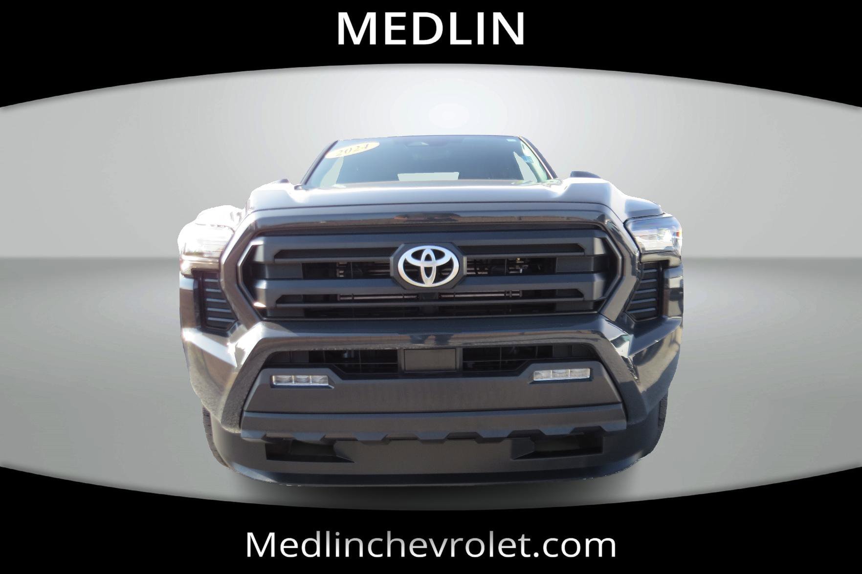 Used 2024  Toyota SR5 image 3