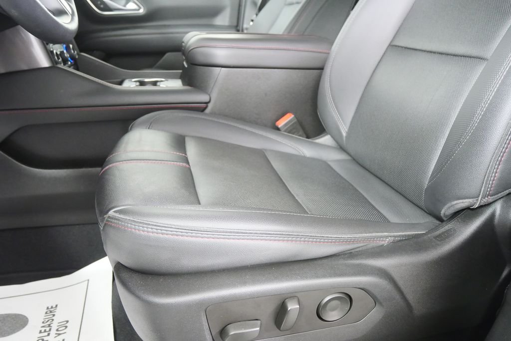 Used 2022 Summit White Chevrolet RST image 11