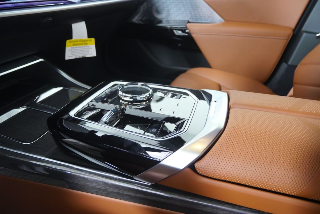 New 2026 Mineral White Metallic BMW 750e xDrive image 22