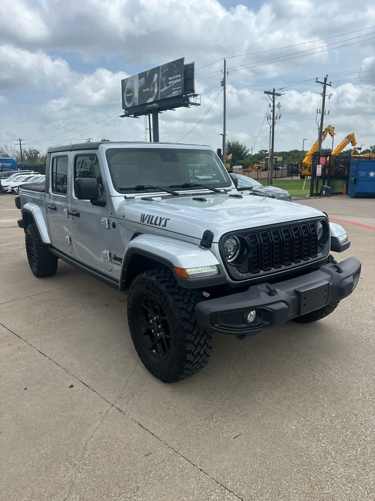 Used 2024 Silver Zynith Clearcoat Jeep Willys image 4