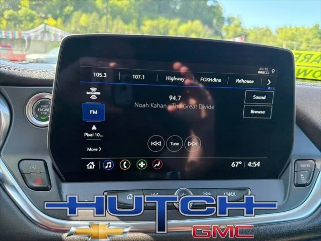 Used 2025 Summit White Chevrolet 2LT image 32