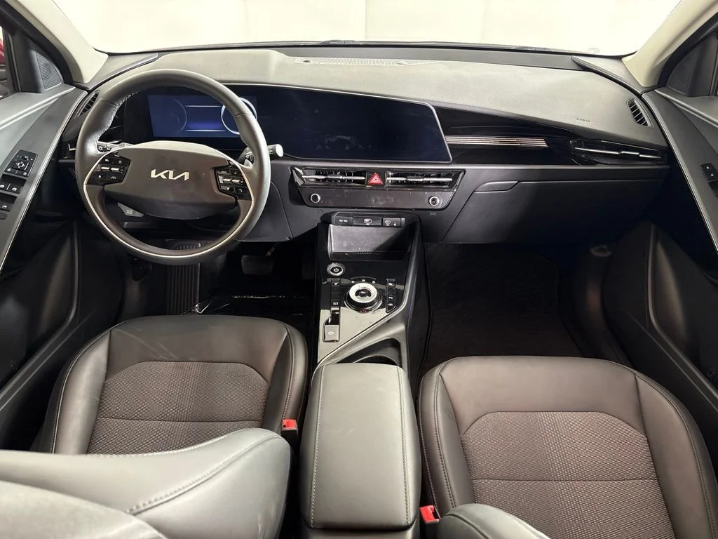 Used 2023 Red Kia Wind image 13