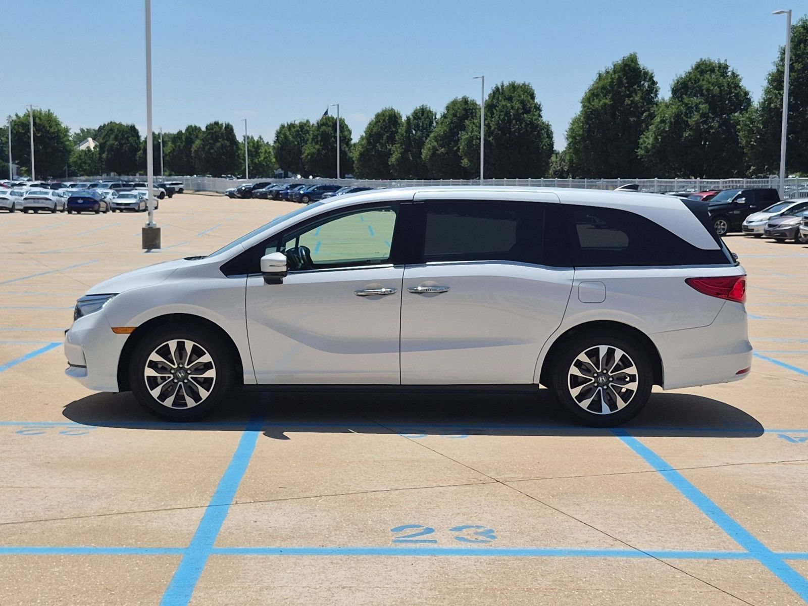 2024 Honda Odyssey EX-L - Photo 9