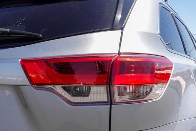 Certified Used 2019 Silver Toyota XLE image 9