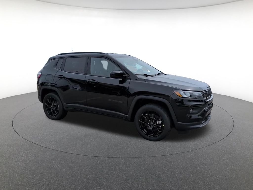 New 2026 Diamond Black Crystal Pearl-Coat Exterior Paint Jeep Latitude image 2