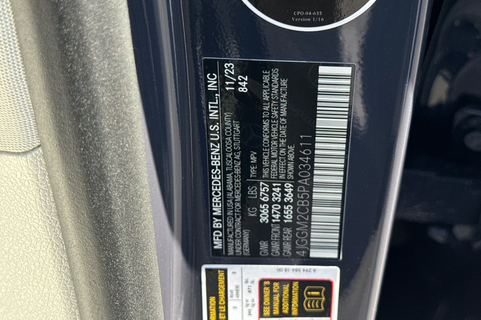 Certified Used 2023 Blue Mercedes-Benz 500 SUV image 39