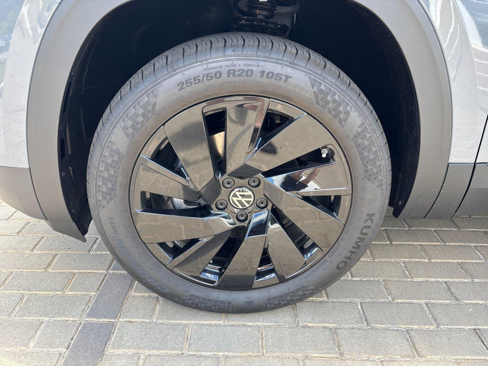 New 2026 pure gray Volkswagen 2.0T SE w/Technology image 10