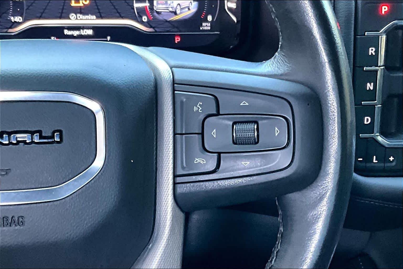 Used 2022 White Frost Tricoat GMC Denali image 25