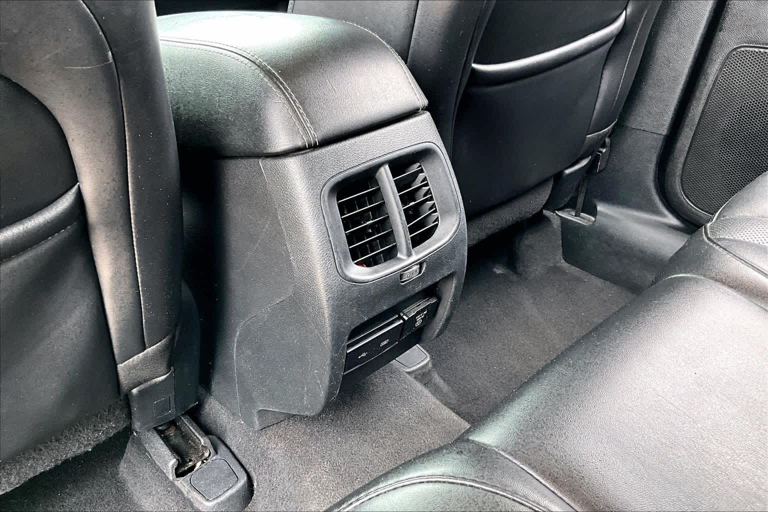 Used 2020 Diamond Black Crystal Pearlcoat Jeep Limited image 34