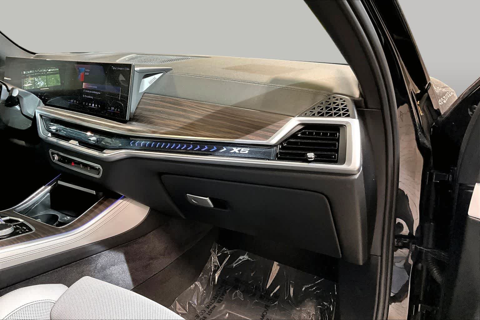 Used 2024 Black Sapphire Metallic BMW xDrive40i image 18