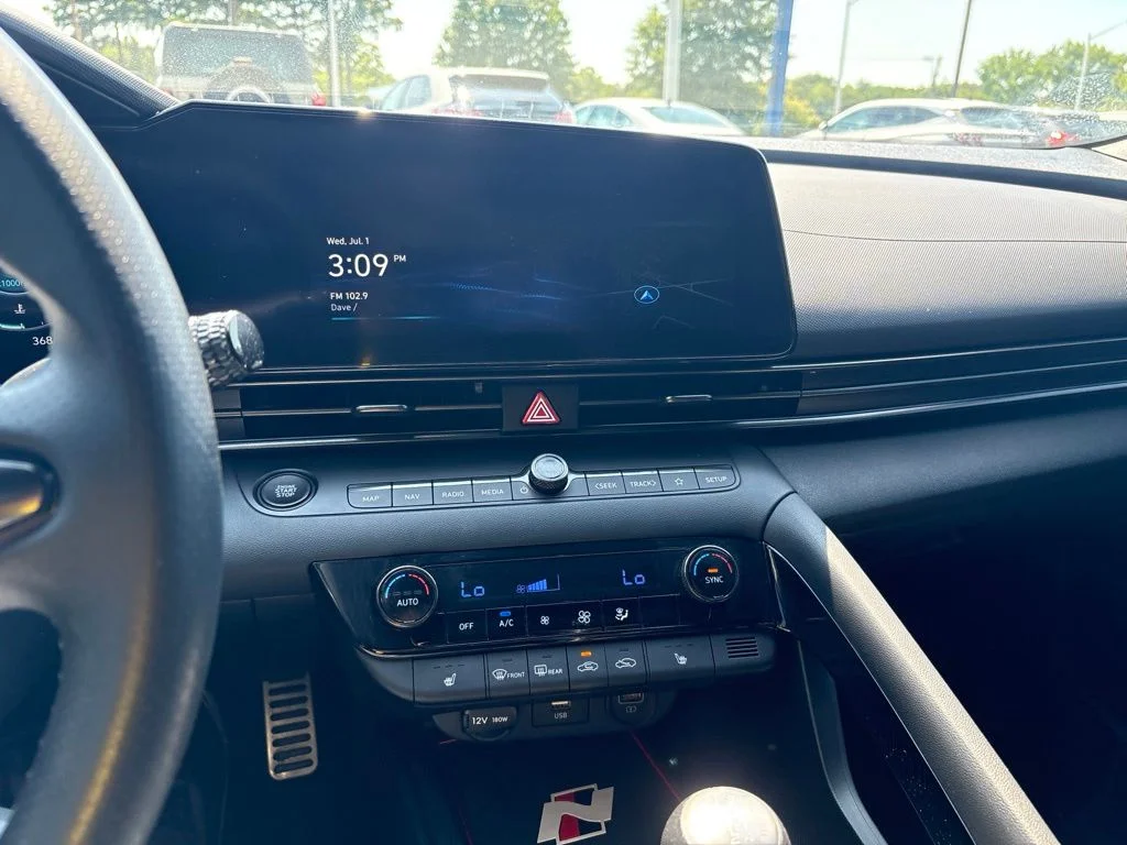 Used 2022 Ceramic White Hyundai Base image 18