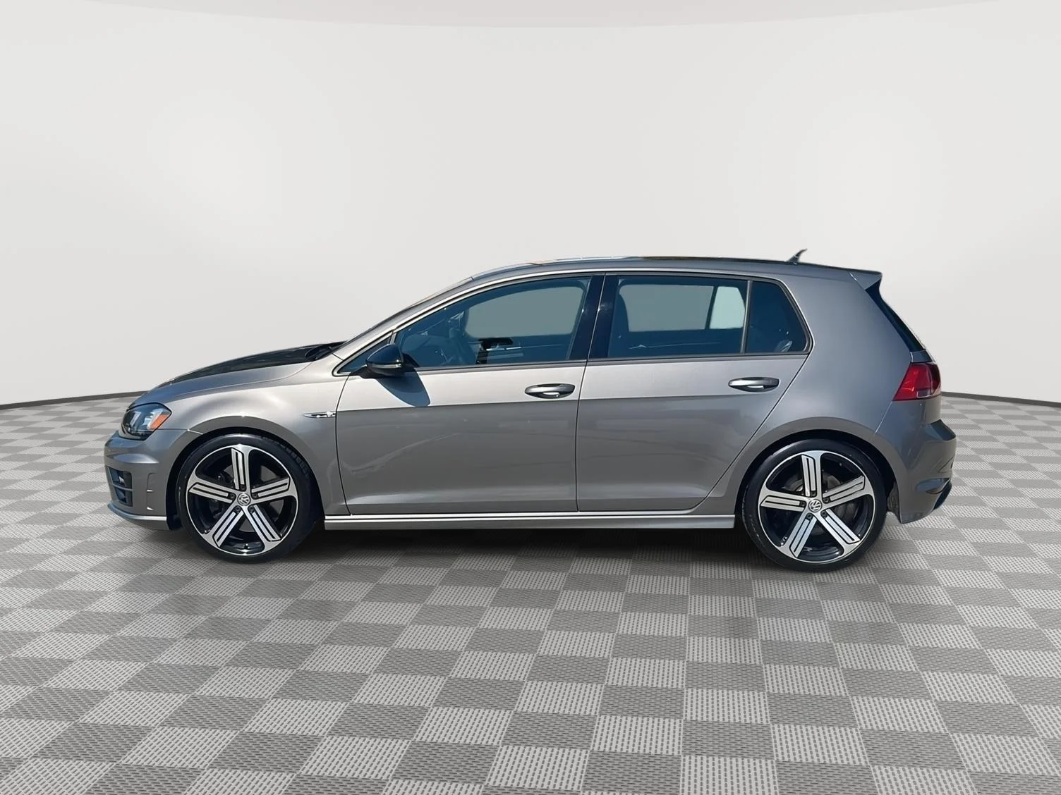 Used 2017  Volkswagen 4MOTION image 8