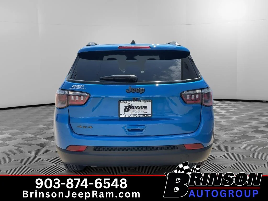 New 2026 Hydro Blue Pearlcoat Jeep Latitude Altitude image 4