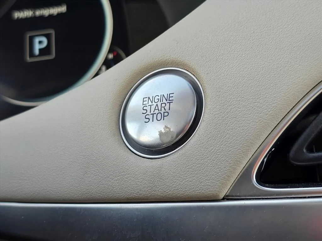 Used 2020 White Hyundai Limited image 19