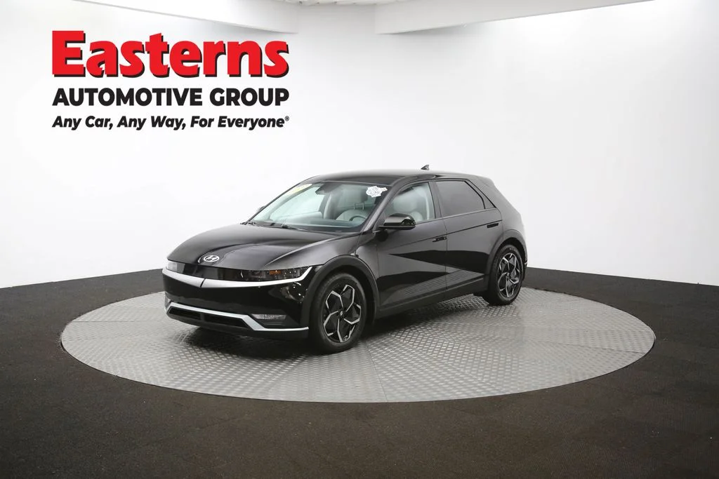 Used 2023 Black Hyundai SEL image 55