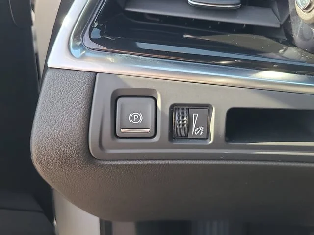 Used 2023 CRYSTAL WHITE TRICOAT Cadillac FWD Luxury image 30