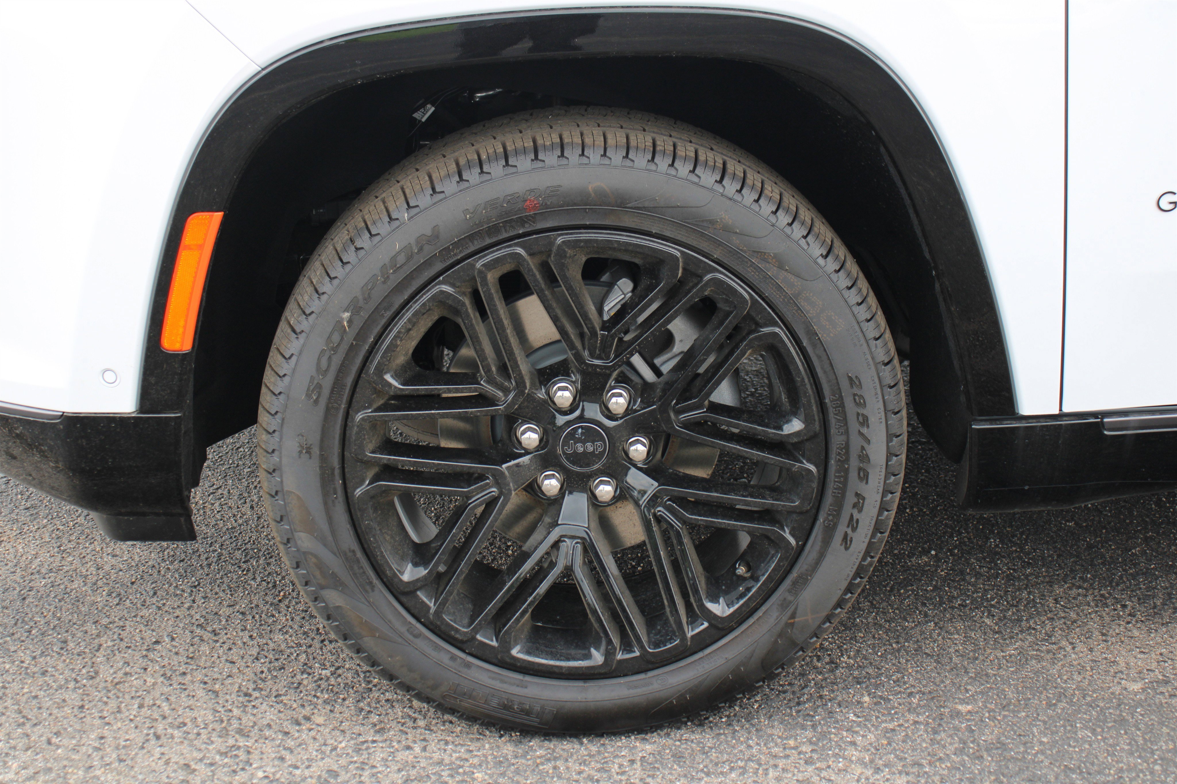 New 2026 Bright White Clear-Coat Exterior Paint Jeep Limited Reserve image 40