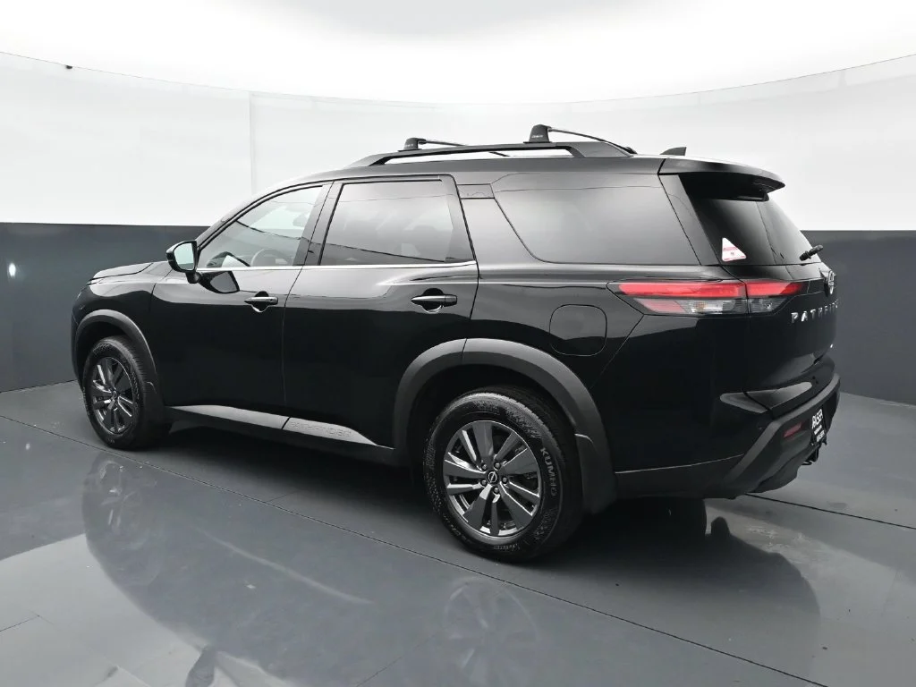 Used 2025 Super Black Nissan SV image 5