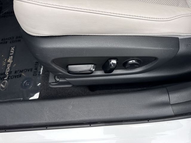 Used 2019 White Lexus 250h Base image 12