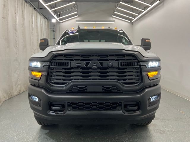 New 2026 Bright White Clear-Coat Exterior Paint RAM Tradesman image 3