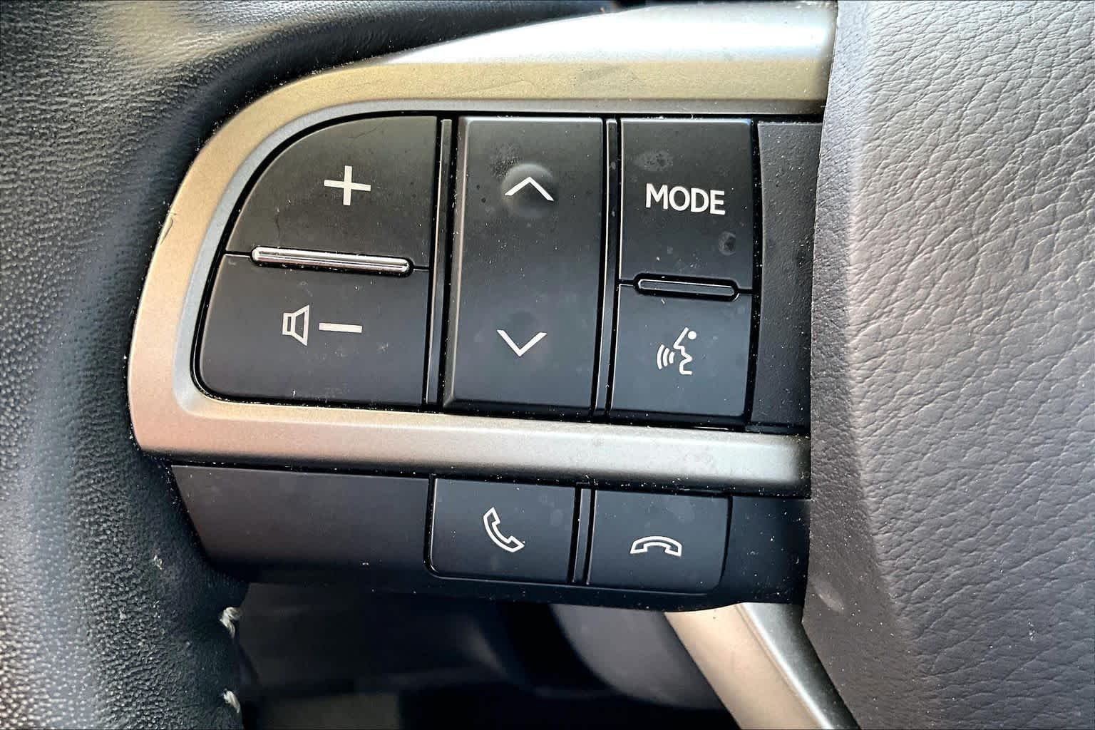 Used 2020 Atomic Silver Lexus  image 24